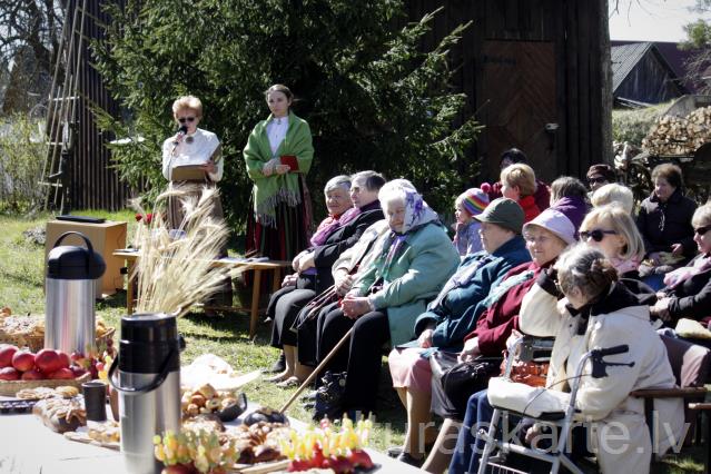Maltai-80. Baltā galdauta svētki ar Maltas astoņdesmitgadnieku un novadpētnieku sumināšanu.